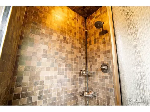 Bath - 237 Puma Dr, Boulder, CO 80302 photo 2 of 5