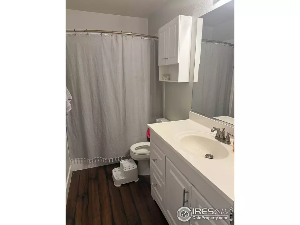 Bath - 1460 Hawkridge Rd, Eaton, CO 80615 photo 3 of 6