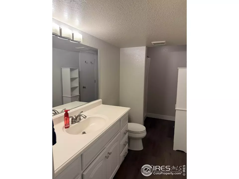 Bath - 1460 Hawkridge Rd, Eaton, CO 80615 photo 6 of 6