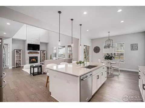 6733 S Waterloo Ct, Aurora, CO 80016