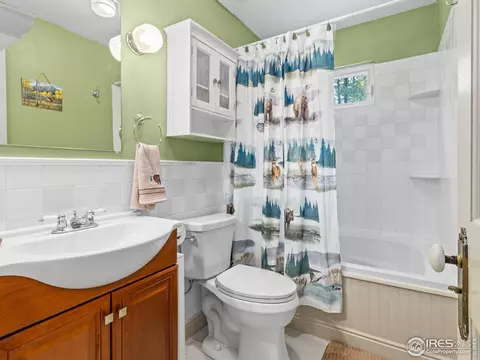 Bath - 745 Hickory Dr, Lyons, CO 80540 photo 1 of 1