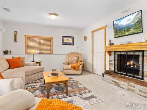 Living - 745 Hickory Dr, Lyons, CO 80540 photo 5 of 5
