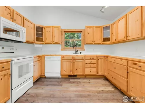 31 Cedar Dr, Lyons, CO 80540 photo 4