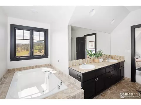 Bath - 8558 Flagstaff Rd, Boulder, CO 80302 photo 4 of 4