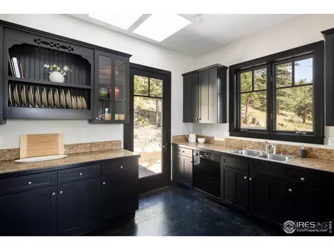 Kitchen - 8558 Flagstaff Rd, Boulder, CO 80302 photo 2 of 3