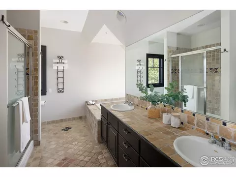 Bath - 8558 Flagstaff Rd, Boulder, CO 80302 photo 2 of 4