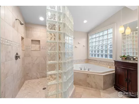 Bath - 819 Gapter Rd, Boulder, CO 80303 photo 3 of 4