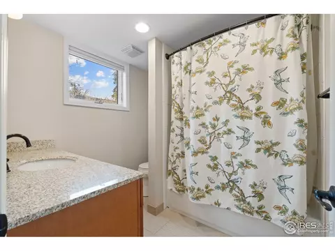 Bath - 819 Gapter Rd, Boulder, CO 80303 photo 4 of 4