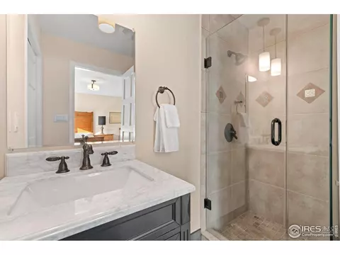 Bath - 819 Gapter Rd, Boulder, CO 80303 photo 2 of 4