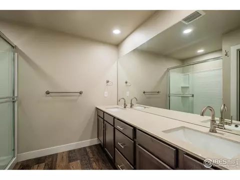 Bath - 718 66th Ave, Greeley, CO 80634 photo 4 of 5