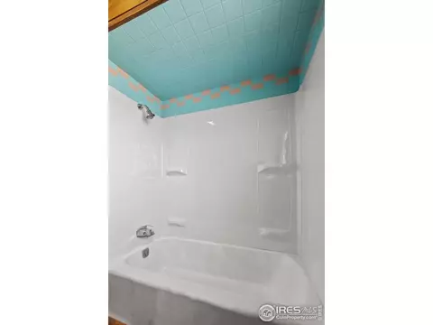 Bath - 642 Date Ave, Akron, CO 80720 photo 3 of 4