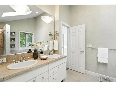 Bath - 3561 4th St, Boulder, CO 80304 photo 4 of 7