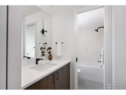 Bath - 934 Spruce St, Boulder, CO 80302 photo 5 of 5