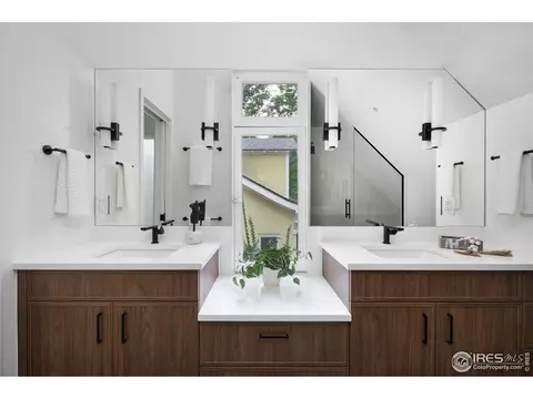 Bath - 934 Spruce St, Boulder, CO 80302 photo 3 of 5