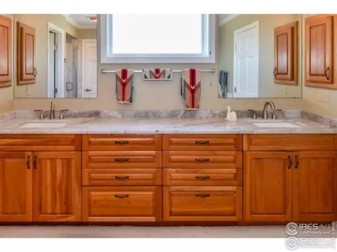 Bath - 1960 Colard Ln, Lyons, CO 80540 photo 1 of 2