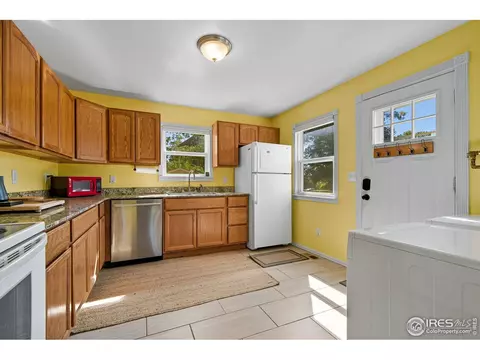 Kitchen - 342 4th Ave, Lyons, CO 80540 photo 1 of 4