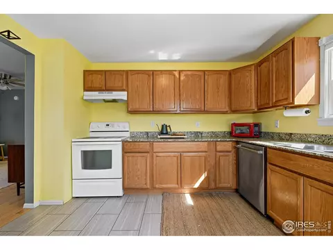 Kitchen - 342 4th Ave, Lyons, CO 80540 photo 3 of 4
