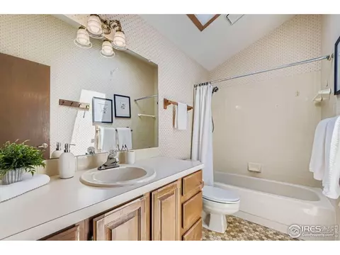 Bath - 2736 Winding Trail Pl, Boulder, CO 80304 photo 2 of 3