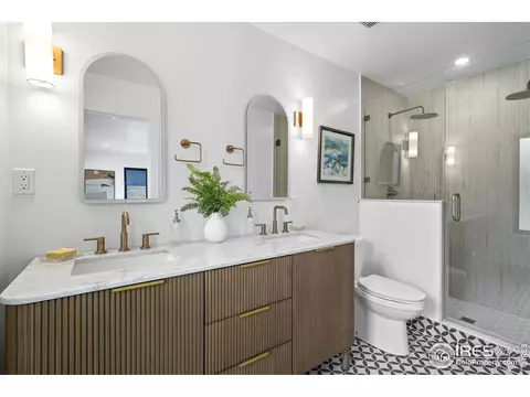 Bath - 2905 Stanford Ave, Boulder, CO 80305 photo 2 of 4
