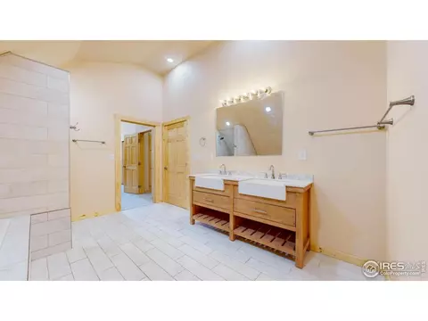 Bath - 598 Taylor Rd, Lyons, CO 80540 photo 3 of 5