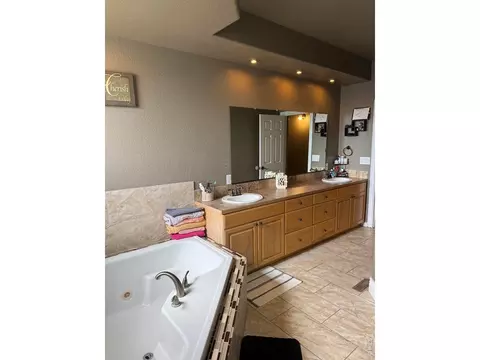 Bath - 419 E 3rd Ave, Wiggins, CO 80654 photo 6 of 6