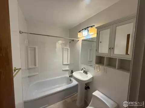 Bath - 22 Circle Dr, Brush, CO 80723 photo 1 of 2