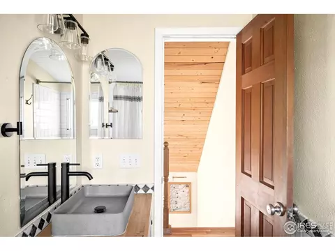 Bath - 4458 Driftwood Pl, Boulder, CO 80301 photo 1 of 5