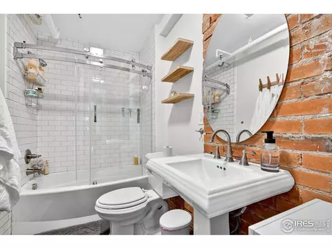 Bath - 972 Pleasant St, Boulder, CO 80302 photo 4 of 4