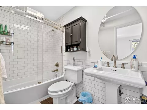 Bath - 972 Pleasant St, Boulder, CO 80302 photo 2 of 4