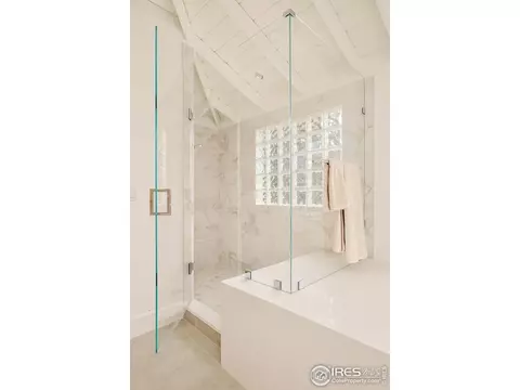 Bath - 656 Juniper Ave, Boulder, CO 80304 photo 9 of 11
