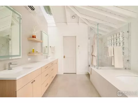 Bath - 656 Juniper Ave, Boulder, CO 80304 photo 7 of 11