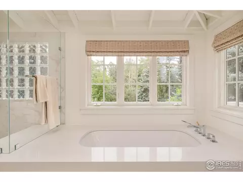 Bath - 656 Juniper Ave, Boulder, CO 80304 photo 8 of 11