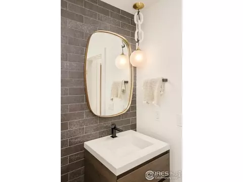 Bath - 656 Juniper Ave, Boulder, CO 80304 photo 6 of 11