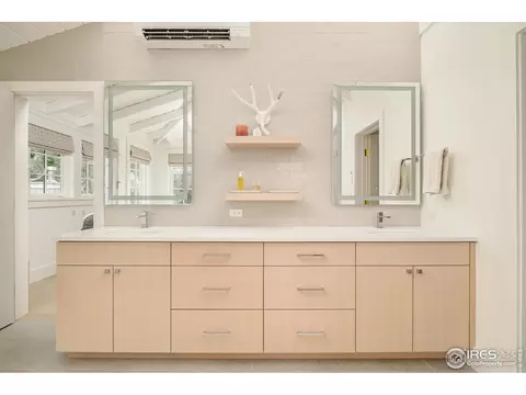 Bath - 656 Juniper Ave, Boulder, CO 80304 photo 10 of 11