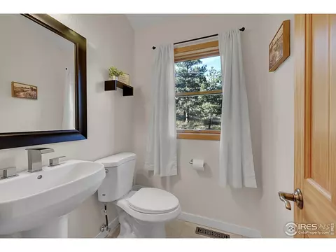Bath - 342 Brook Cir, Boulder, CO 80302 photo 2 of 4