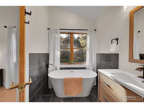 Bath - 342 Brook Cir, Boulder, CO 80302 photo 4 of 4