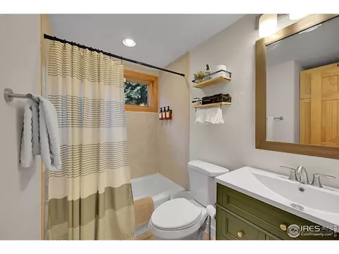 Bath - 342 Brook Cir, Boulder, CO 80302 photo 1 of 4