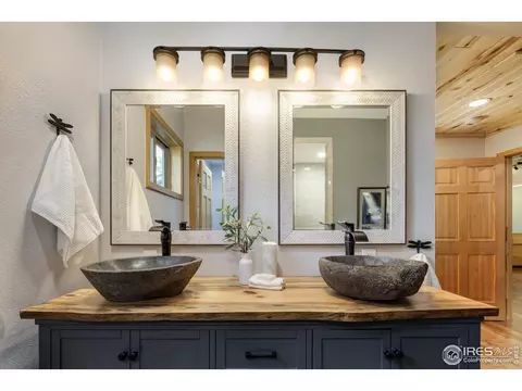 Bath - 321 May Ave, Lyons, CO 80540 photo 1 of 9