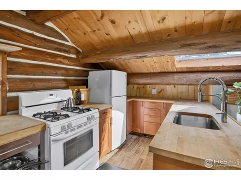 Kitchen - 470 Weaver Dr, Boulder, CO 80302 photo 4 of 4