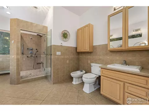 Bath - 11042 N Saint Vrain Dr, Lyons, CO 80540 photo 3 of 6