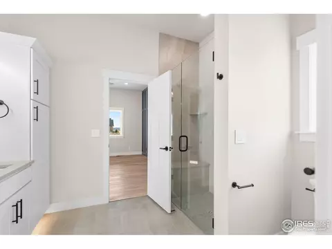 Bath - 1369 Burt Ave, Berthoud, CO 80513 photo 2 of 4