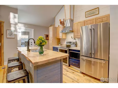 Kitchen - 972 Aspen Dr, Lyons, CO 80540 photo 2 of 2
