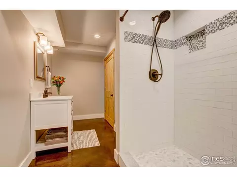 Bath - 972 Aspen Dr, Lyons, CO 80540 photo 5 of 5