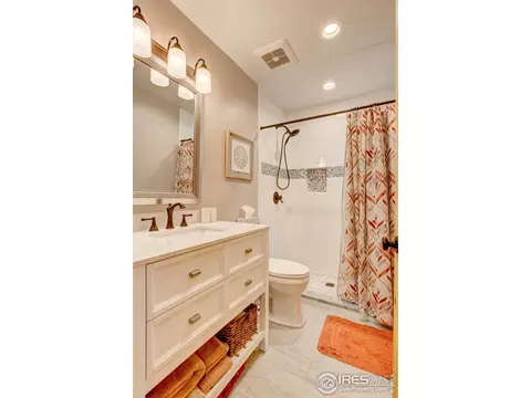 Bath - 972 Aspen Dr, Lyons, CO 80540 photo 4 of 5