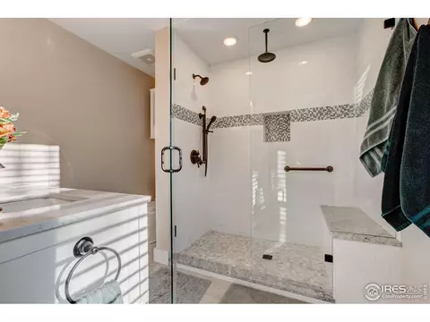 Bath - 972 Aspen Dr, Lyons, CO 80540 photo 3 of 5