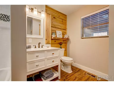 Bath - 972 Aspen Dr, Lyons, CO 80540 photo 1 of 5