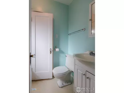 Bath - 2815 11th St, Boulder, CO 80304 photo 2 of 3