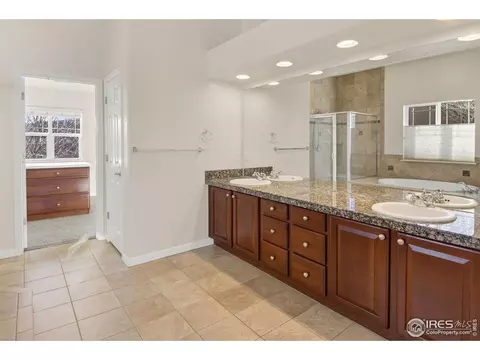 Bath - 121 Osprey Ln, Lyons, CO 80540 photo 3 of 5