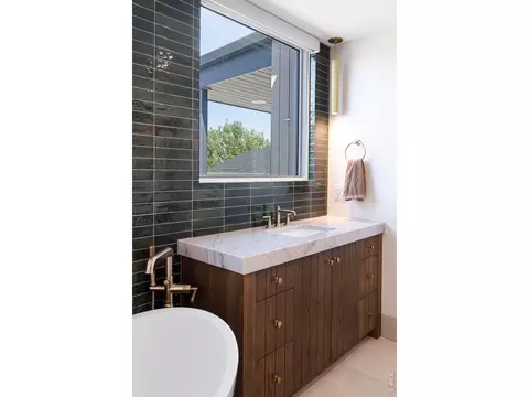 Bath - 6838 Harvest Rd, Boulder, CO 80301 photo 5 of 10