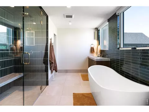 Bath - 6838 Harvest Rd, Boulder, CO 80301 photo 2 of 10